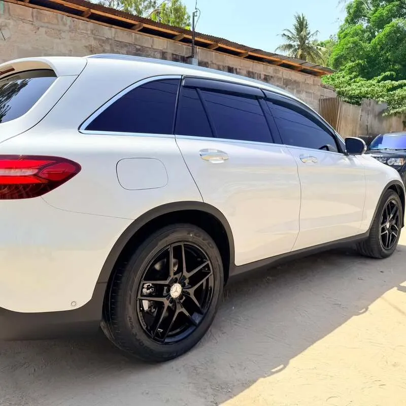 Luxury Car Window Tinting